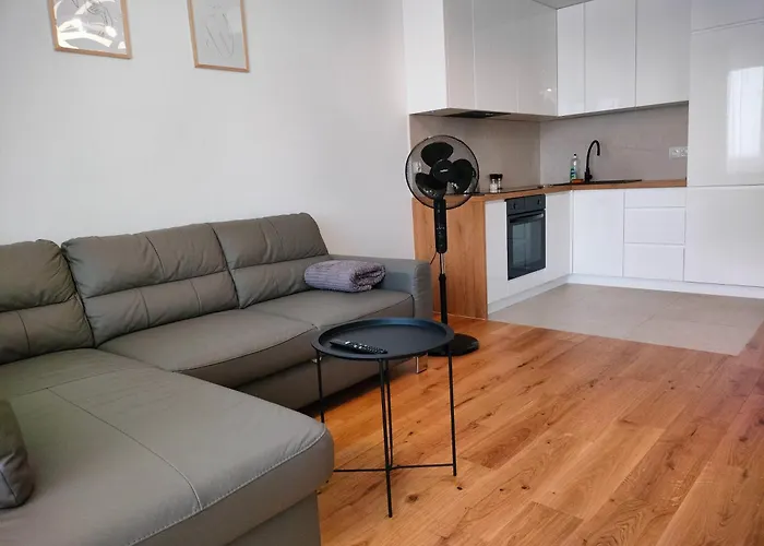 Apartament 8 Pietro Self Check-In, Parking
