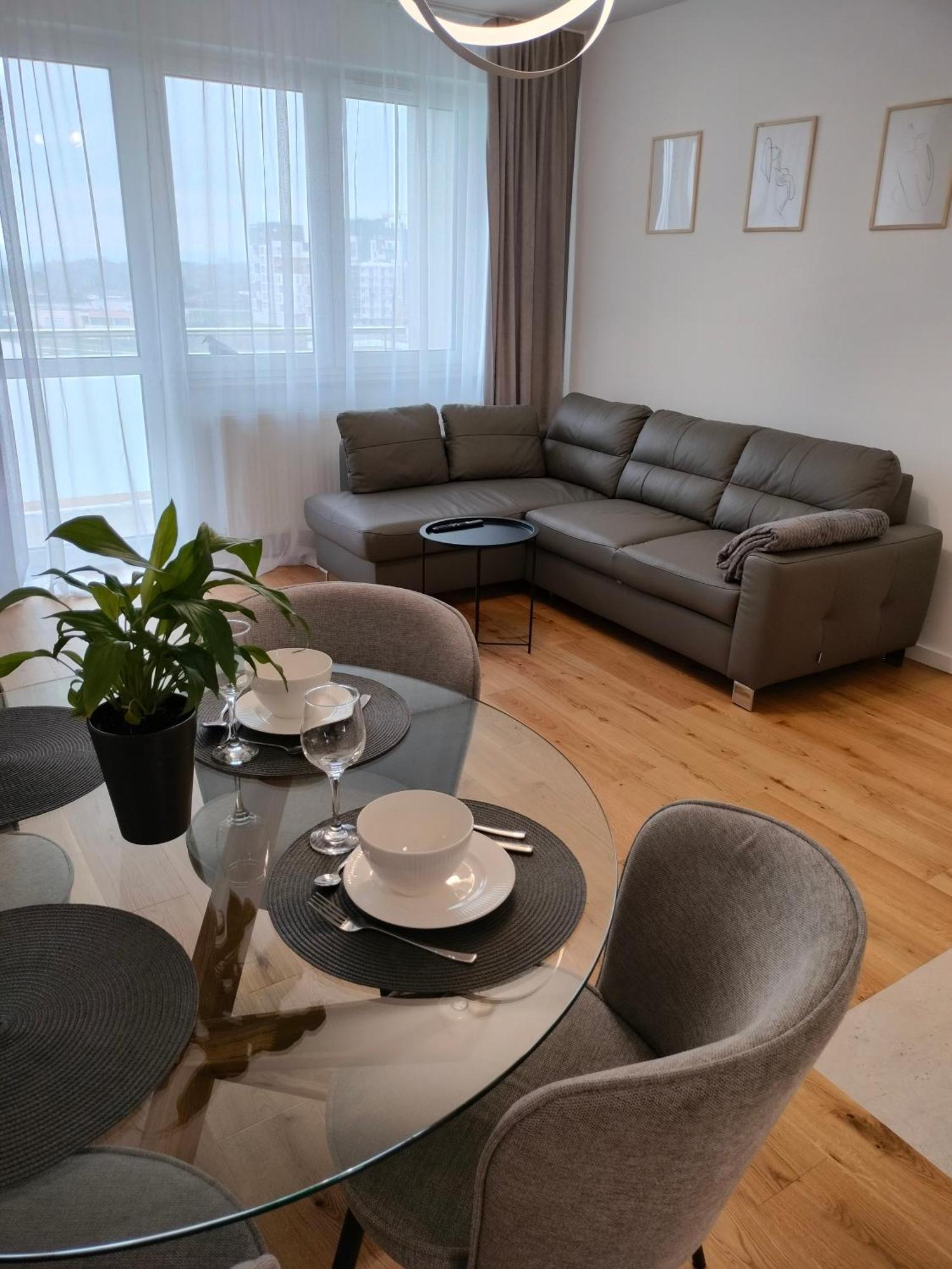 8 Pietro Self Check-in, Parking Apartment *