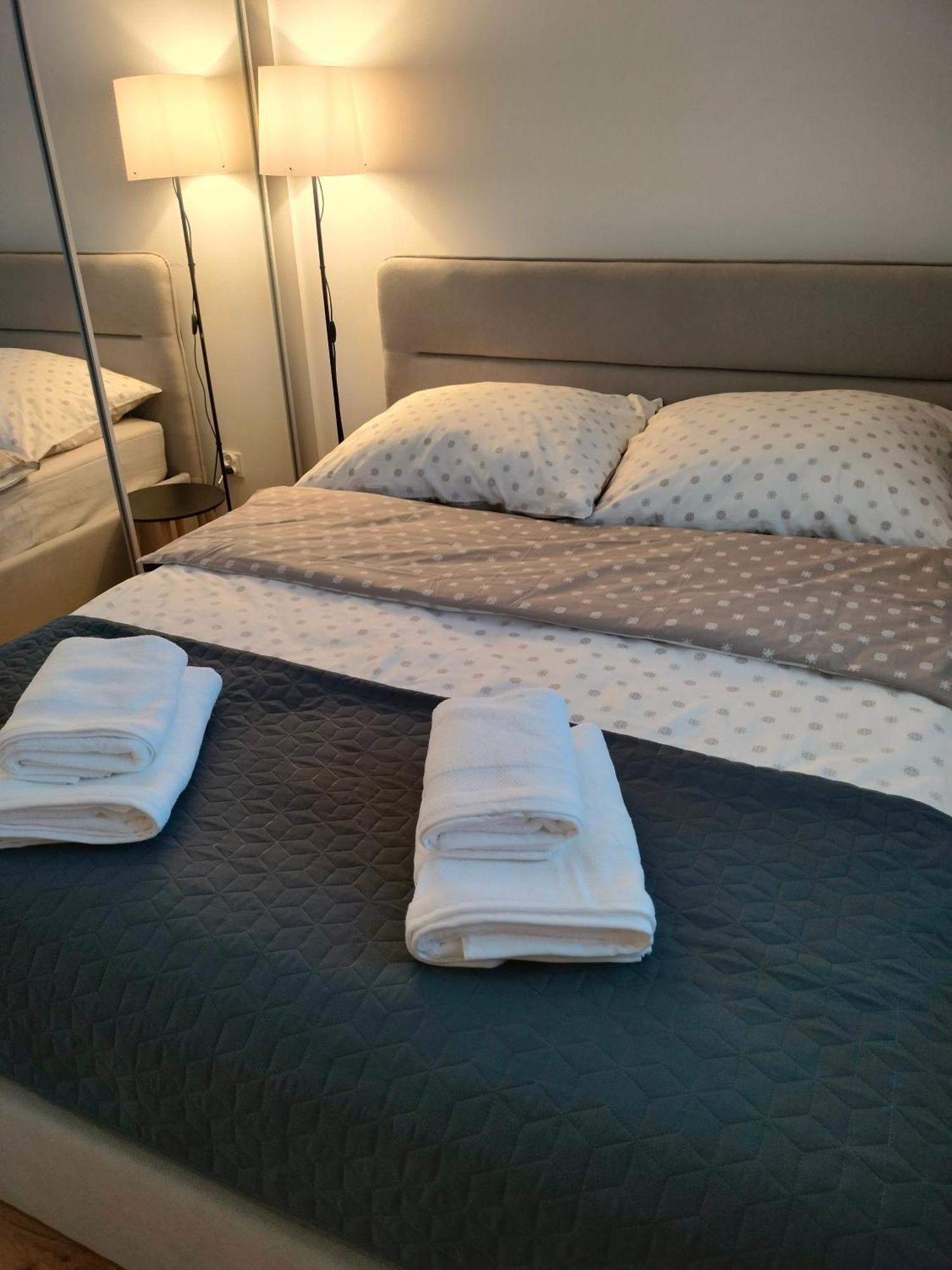 8 Pietro Self Check-in, Parking Apartment *