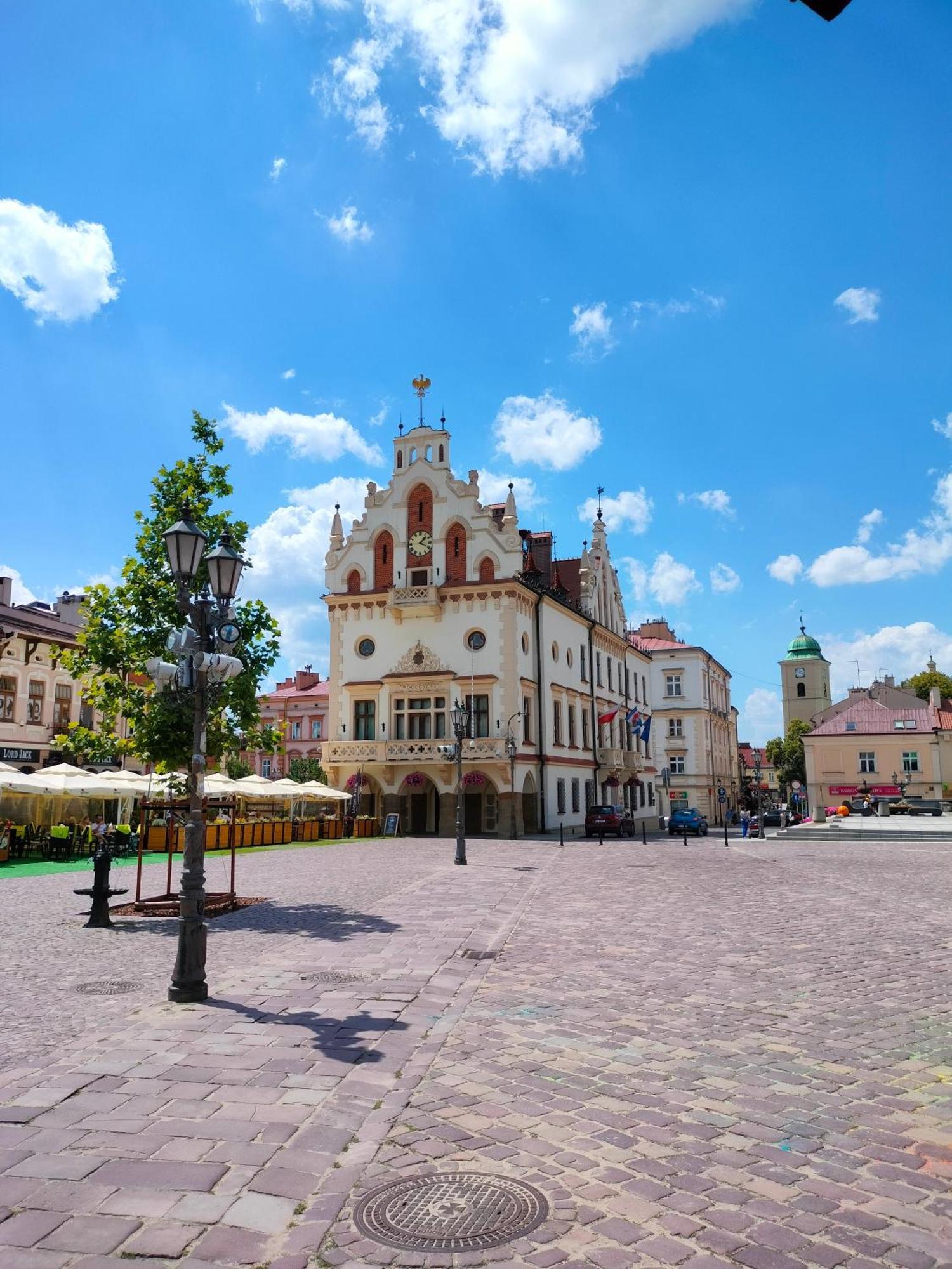 Apartment 8 Pietro Self Check-in, Parking Rzeszow